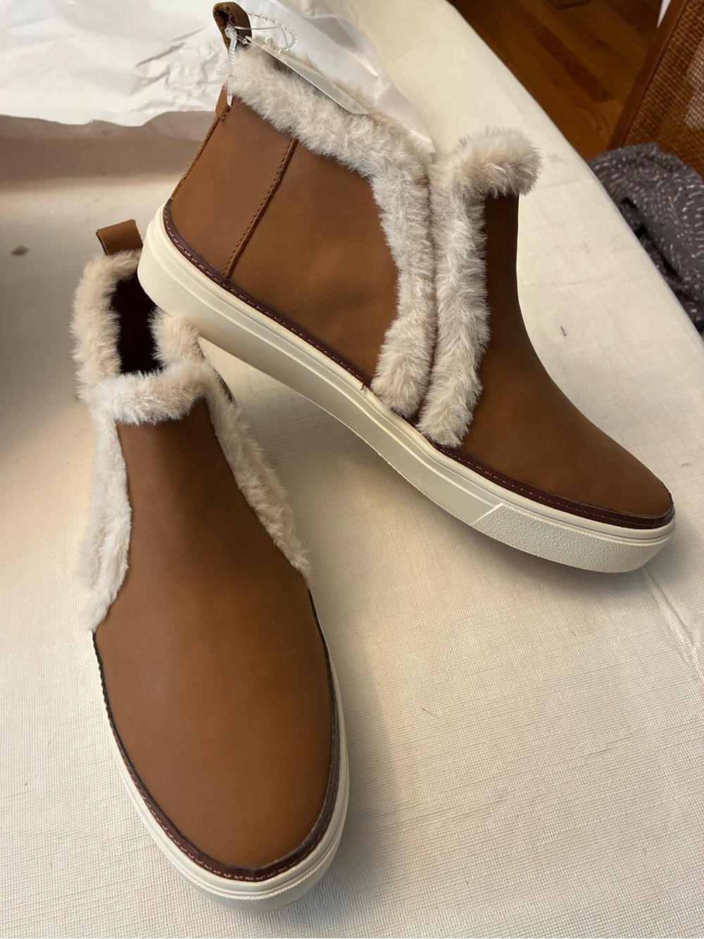 Toms Brown Leather with Cream Faux-Fur Trim Slip-On Boots Sneakers